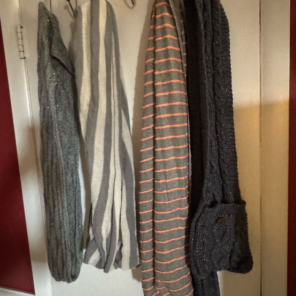 Cozy Knit Scarf Set in Gray and Cream